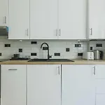 Modern Apartment - 2Br- 4P - Champ-De-Mars